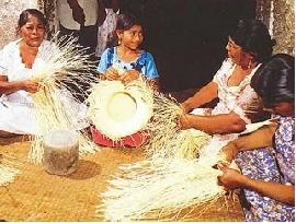 Voyage et Tourisme au Pérou - Confection de paniers et chapeaux